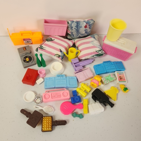 Vintage 1990s Barbie Doll House Accessories Lot Pillows Boombox Phone Dishes 90s - Picture 11 of 11